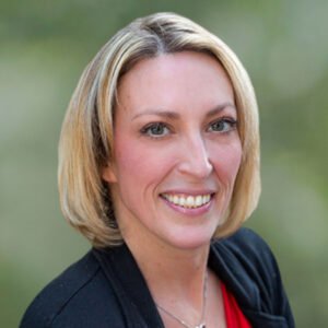 kelly makay headshot